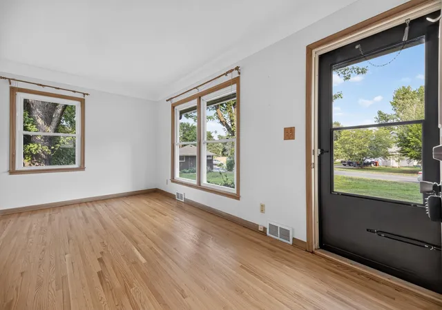 Photo 3 of Single family home for sale at 1220 Frisbie Ave, Saint Paul, MN 55109 | MLS# 7098524 | Listing updated on 2026-09-12