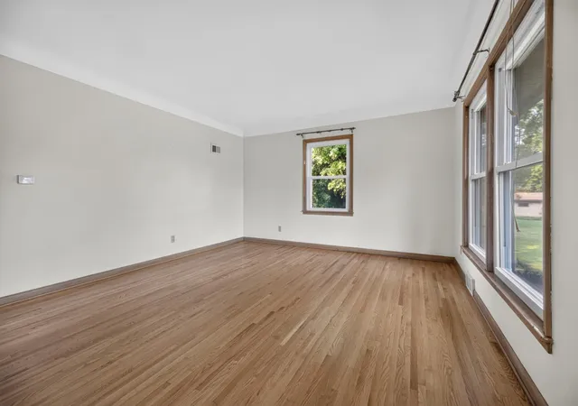 Photo 3 of Single family home for sale at 1220 Frisbie Ave, Saint Paul, MN 55109 | MLS# 7098524 | Listing updated on 2026-10-30