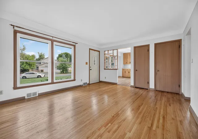 Photo 4 of Single family home for sale at 1220 Frisbie Ave, Saint Paul, MN 55109 | MLS# 7098524 | Listing updated on 2026-10-30