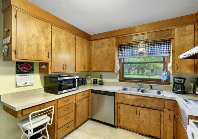 Photo 4 of Sale Pending at 806 Myrtle St, Hudson, WI 54016 | MLS# 7098730 | Listing updated on 2026-09-11