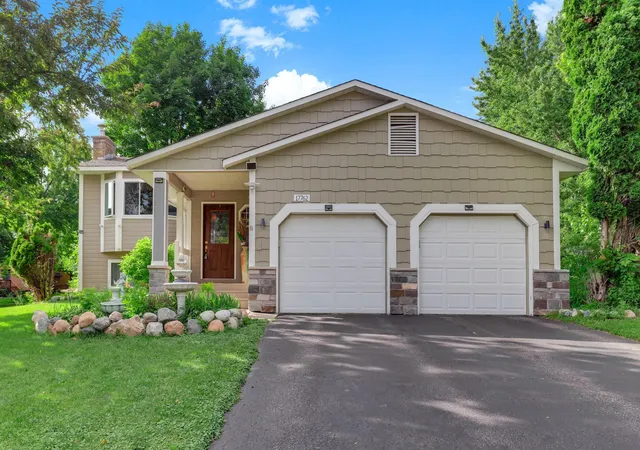 Photo 1 of Single family home for sale at 17762 S Shore Ln W, Eden Prairie, MN 55346 | MLS# 7099303 | Listing updated on 2026-09-08