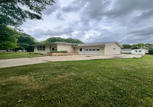 Photo 1 of Single family home for sale at 316 W 2nd Street, Madison, MN 56256 | MLS# 7100213 | Listing updated on 2026-09-11