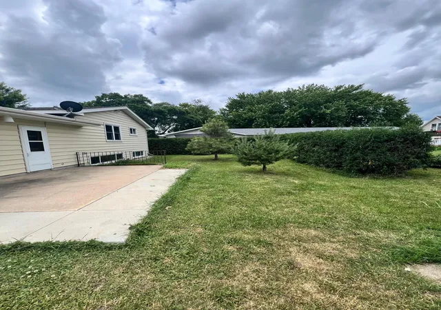 Photo 3 of Single family home for sale at 316 W 2nd Street, Madison, MN 56256 | MLS# 7100213 | Listing updated on 2026-09-11