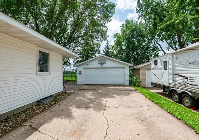Photo 2 of Single family home for sale at 2813 12 Avenue Nw, Willmar, MN 56201 | MLS# 7100908 | Listing updated on 2026-09-09
