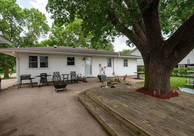 Photo 3 of Single family home for sale at 2813 12 Avenue Nw, Willmar, MN 56201 | MLS# 7100908 | Listing updated on 2026-09-09