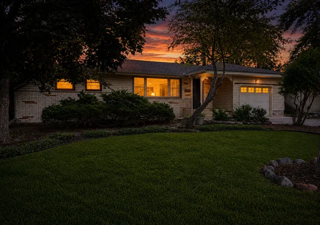 Photo 4 of Sale Pending at 3606 Woodbine Ln N, Minneapolis, MN 55429 | MLS# 7101289 | Listing updated on 2026-09-15
