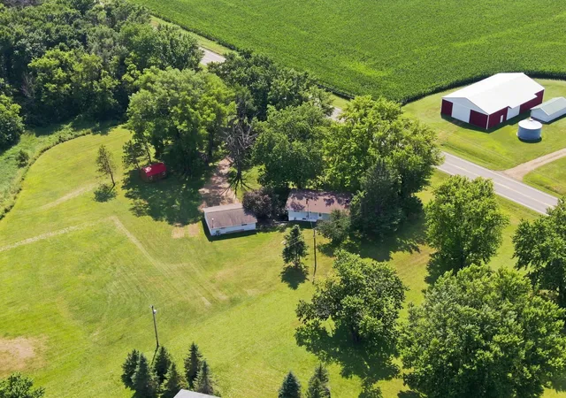 Photo 3 of Sale Pending at 918 County Rd 92 N, Maple Plain, MN 55359 | MLS# 7101343 | Listing updated on 2026-09-18