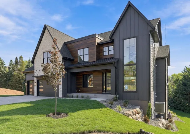Photo 2 of Mansion for sale at 4317 Brigadoon Dr, Saint Paul, MN 55126 | MLS# 7101369 | Listing updated on 2026-10-08