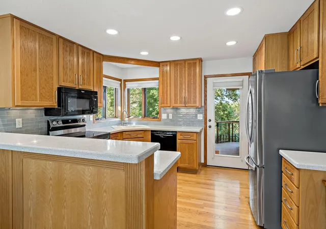 Photo 3 of Single family home for sale at 7600 Eileen St, Eden Prairie, MN 55346 | MLS# 7101543 | Listing updated on 2026-09-15