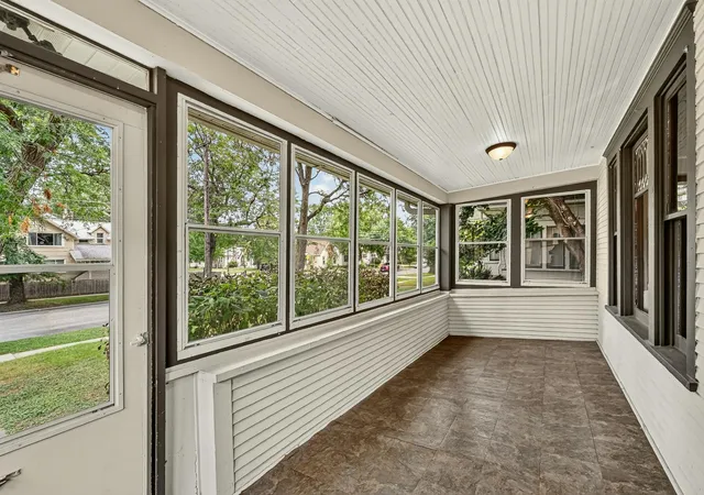 Photo 3 of Single family home for sale at 842 2nd St Nw, Rochester, MN 55901 | MLS# 7101754 | Listing updated on 2026-09-15
