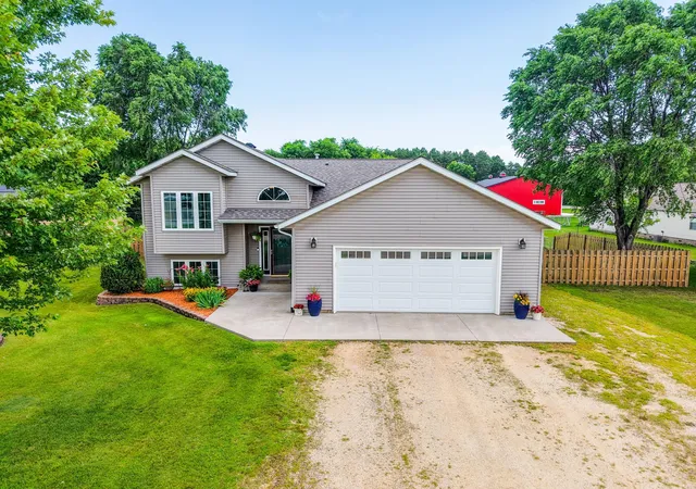 Photo 2 of Sale Pending at 15078 669th Street, Wabasha, MN 55981 | MLS# 7101852 | Listing updated on 2026-09-11