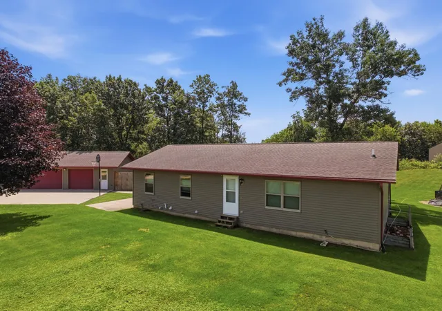 Photo 2 of Single family home for sale at 65391 142nd Avenue, Wabasha, MN 55981 | MLS# 7102034 | Listing updated on 2026-09-10