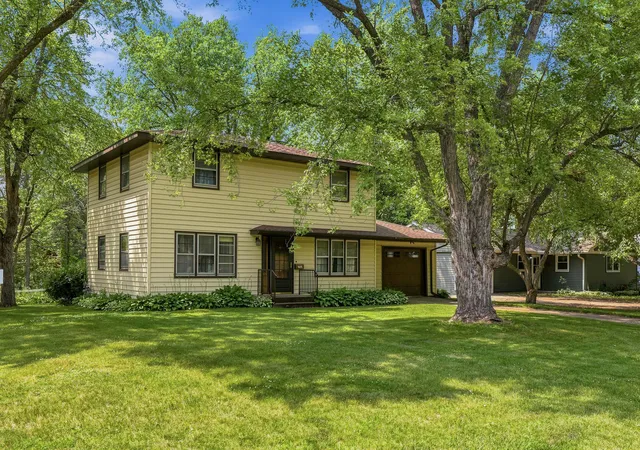 Photo 2 of Sale Pending at 1625 9th Avenue Se, Saint Cloud, MN 56304 | MLS# 7102096 | Listing updated on 2026-09-10