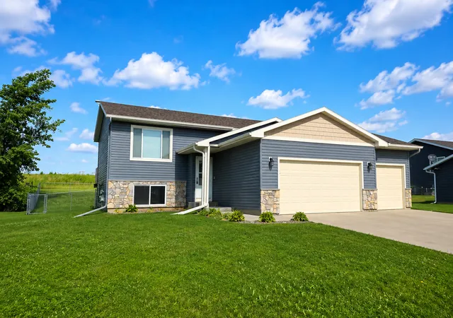 Photo 3 of Single family home for sale at 906 7th Avenue, Wanamingo, MN 55983 | MLS# 7102194 | Listing updated on 2026-09-13