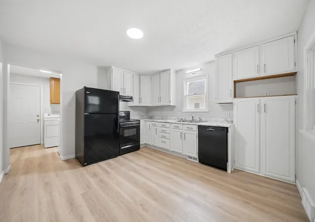 Photo 2 of Sale Pending at 422 10th Avenue Se, Rochester, MN 55904 | MLS# 7103055 | Listing updated on 2026-09-14