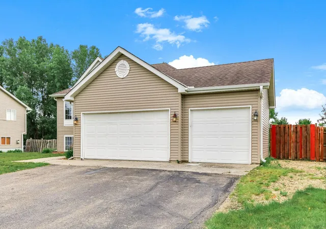 Photo 2 of Sale Pending at 9945 42nd Street Ne, Saint Michael, MN 55376 | MLS# 7103697 | Listing updated on 2026-09-11