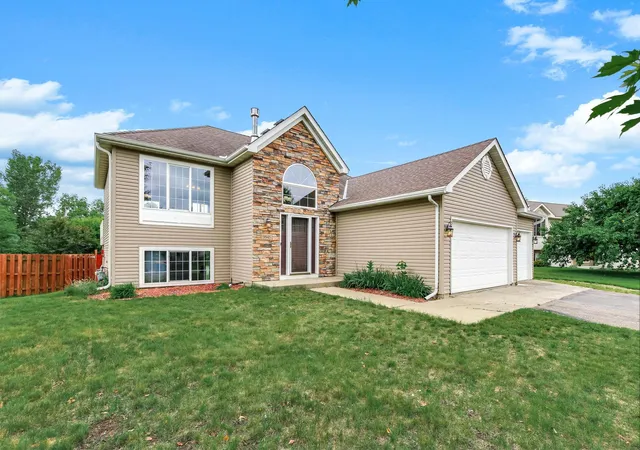 Photo 3 of Sale Pending at 9945 42nd Street Ne, Saint Michael, MN 55376 | MLS# 7103697 | Listing updated on 2026-09-11