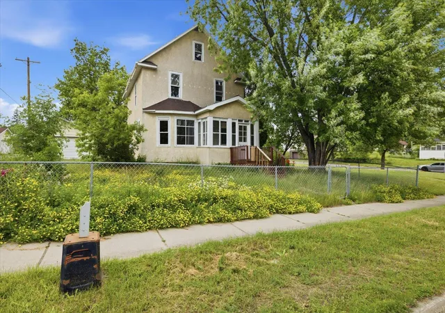 Photo 2 of Single family home for sale at 217 3rd Avenue Nw, Chisholm, MN 55719 | MLS# 7103836 | Listing updated on 2026-10-01