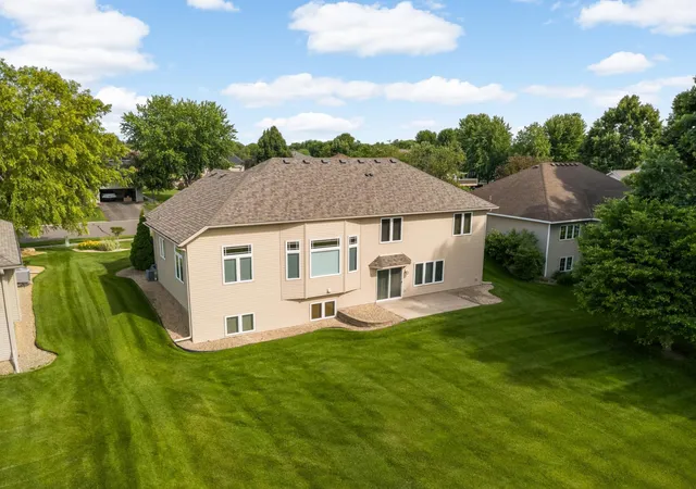 Photo 2 of Sale Pending at 1840 Wyndham Hl Dr, Hastings, MN 55033 | MLS# 7104256 | Listing updated on 2026-09-15
