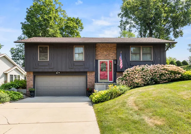 Photo 1 of Single family home for sale at 2517 Woodland Dr, Faribault, MN 55021 | MLS# 7104364 | Listing updated on 2026-09-14