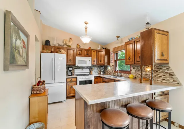 Photo 4 of Sale Pending at 2517 Woodland Dr, Faribault, MN 55021 | MLS# 7104364 | Listing updated on 2026-09-28
