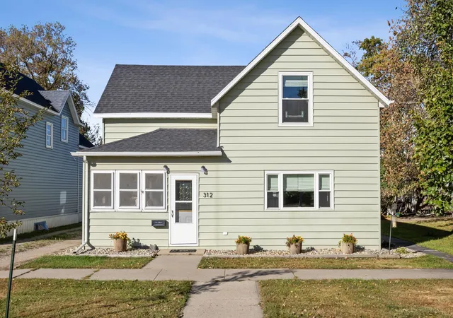 Single family home for sale at 312 Langer Ave S, Casselton, ND 58012 | MLS# 7104413