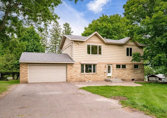 Photo 1 of Single family home for sale at 1132 Missouri Ave, Duluth, MN 55811 | MLS# 7104427 | Listing updated on 2026-09-11