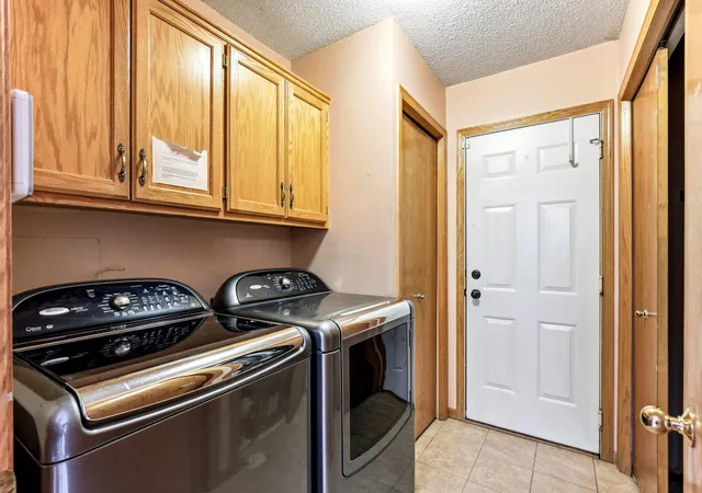 Photo 3 of Townhouse for sale at 7050 Robinwood Trl, Saint Paul, MN 55125 | MLS# 7104860 | Listing updated on 2026-09-15