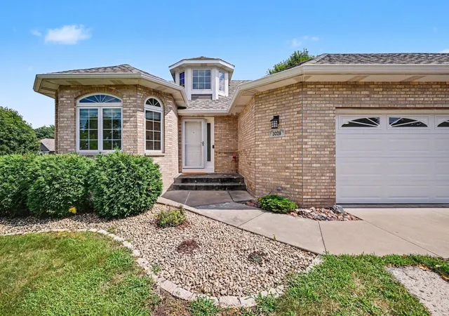 Photo 1 of Sale Pending at 3028 Highpointe Curv, Saint Paul, MN 55113 | MLS# 7105587 | Listing updated on 2026-09-15