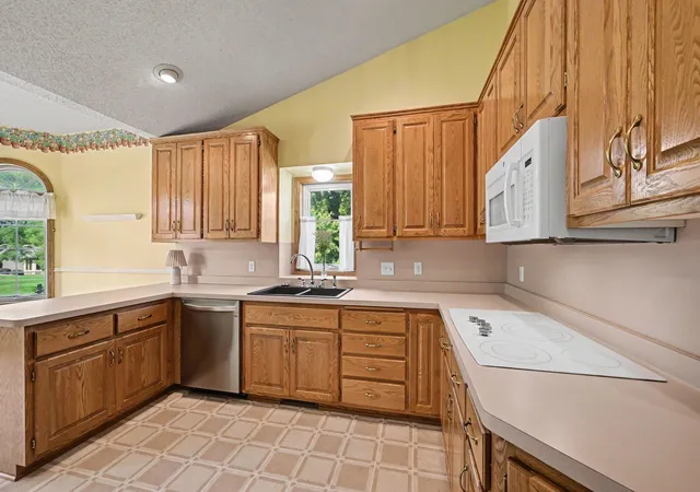 Photo 3 of Sale Pending at 3028 Highpointe Curv, Saint Paul, MN 55113 | MLS# 7105587 | Listing updated on 2026-09-15