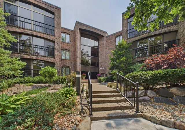 Condo for sale at 5501 Dewey Hl Rd #322, Minneapolis, MN 55439 | MLS# 7105656