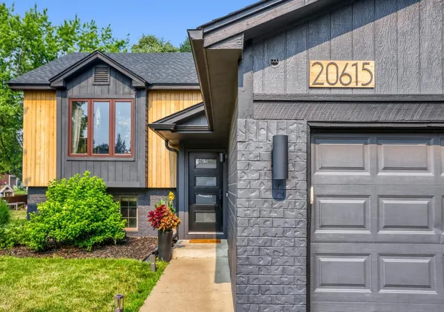 Photo 3 of Single family home for sale at 20615 Jaguar Ave, Lakeville, MN 55044 | MLS# 7105885 | Listing updated on 2026-09-14