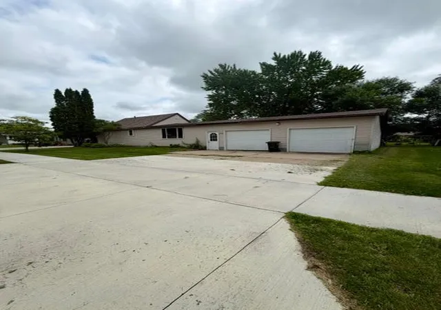 Photo 1 of Sale Pending at 306 Sw Brown St, Verndale, MN 56481 | MLS# 7106039 | Listing updated on 2026-09-10