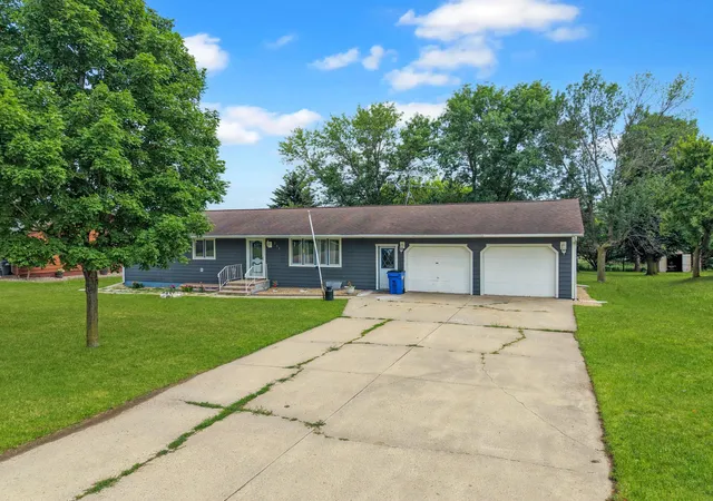 Photo 3 of Single family home for sale at 201 Main Ave, Chandler, MN 56122 | MLS# 7106061 | Listing updated on 2026-09-14