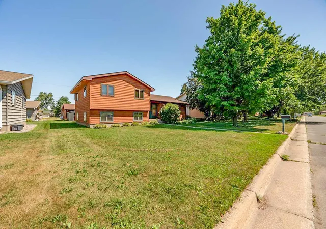 Photo 1 of Single family home for sale at 1221 21st Street S, Virginia, MN 55792 | MLS# 7106167 | Listing updated on 2026-09-15