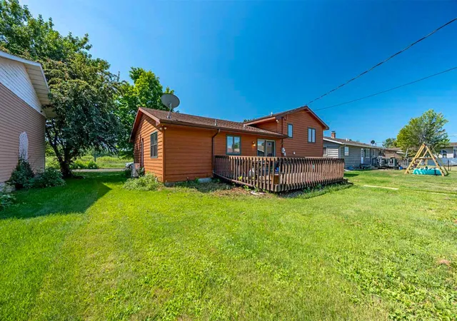Photo 3 of Single family home for sale at 1221 21st Street S, Virginia, MN 55792 | MLS# 7106167 | Listing updated on 2026-09-15