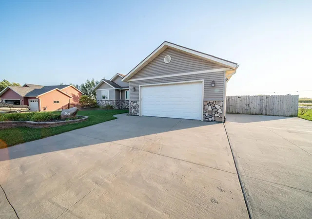 Photo 3 of Single family home for sale at 580 Canyon Ln Nw, Eyota, MN 55934 | MLS# 7106608 | Listing updated on 2026-09-08