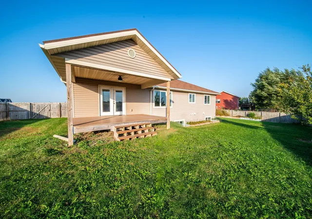 Photo 3 of Single family home for sale at 580 Canyon Ln NW, Eyota, MN 55934 | MLS# 7106608 | Listing updated on 2026-10-07