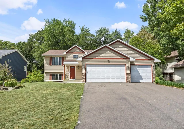Photo 3 of Single family home for sale at 2641 Oak Ridge Dr, Monticello, MN 55362 | MLS# 7106861 | Listing updated on 2026-09-11