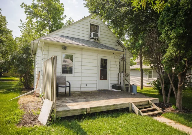 Photo 3 of Sale Pending at 402 W 8th Street, Morris, MN 56267 | MLS# 7106888 | Listing updated on 2026-09-22