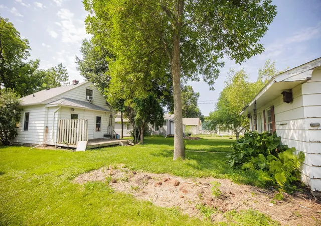 Photo 4 of Sale Pending at 402 W 8th Street, Morris, MN 56267 | MLS# 7106888 | Listing updated on 2026-09-22