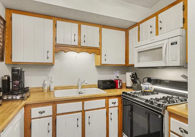 Photo 1 of Single family home for sale at 5626 N Innsbruck Ct, Fridley, MN 55432 | MLS# 7107332 | Listing updated on 2026-09-12