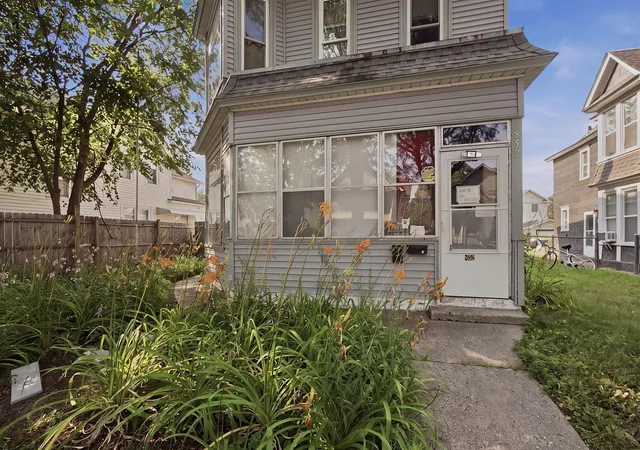 Photo 3 of House for sale at 852 Jessamine Ave E, Saint Paul, MN 55106 | MLS# 7107468 | Listing updated on 2026-09-10