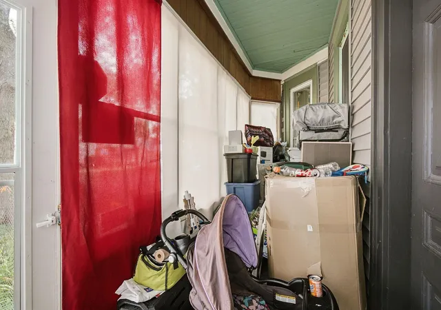 Photo 4 of House for sale at 852 Jessamine Ave E, Saint Paul, MN 55106 | MLS# 7107468 | Listing updated on 2026-09-10