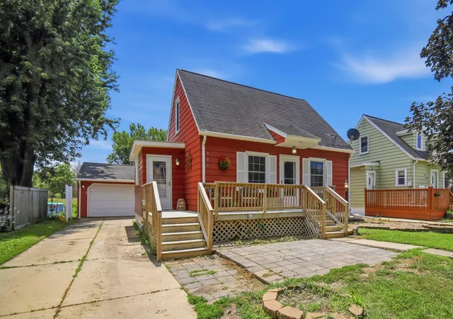 Photo 1 of Single family home for sale at 904 14th Avenue Se, Austin, MN 55912 | MLS# 7107687 | Listing updated on 2026-09-10