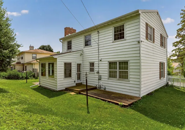 Photo 2 of Single family home for sale at 1009 19th Street Ne, Rochester, MN 55906 | MLS# 7107894 | Listing updated on 2026-09-15