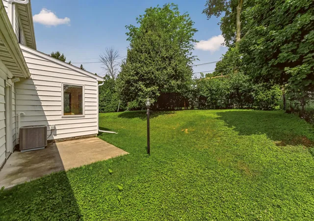 Photo 3 of Single family home for sale at 1009 19th Street Ne, Rochester, MN 55906 | MLS# 7107894 | Listing updated on 2026-09-15