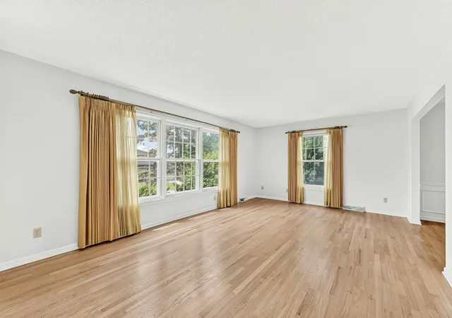 Photo 4 of Single family home for sale at 1009 19th Street NE, Rochester, MN 55906 | MLS# 7107894 | Listing updated on 2026-09-15