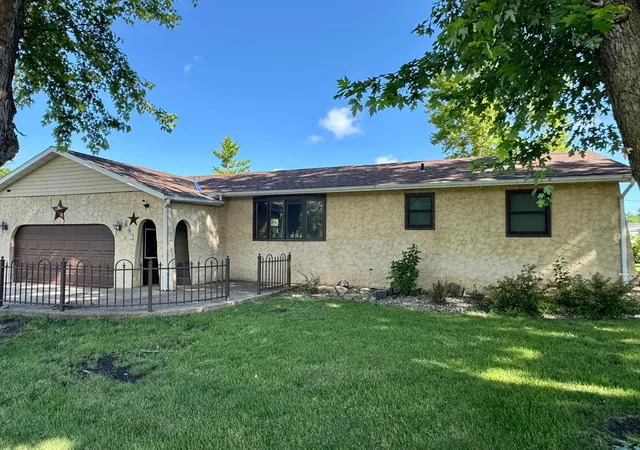 Photo 2 of Sale Pending at 126 S 1st Street, Bird Island, MN 55310 | MLS# 7108054 | Listing updated on 2026-09-14