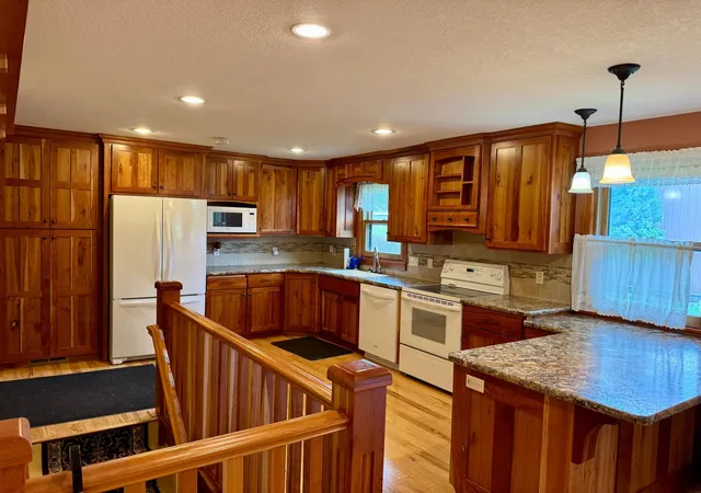 Photo 4 of Sale Pending at 126 S 1st Street, Bird Island, MN 55310 | MLS# 7108054 | Listing updated on 2026-09-14